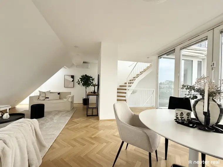 Stilvoll residieren im Herzen Wiens: Helle Dachgeschoss-Maisonette mit Klimaanlage und Dachterrasse mit Blick auf den Stephansdom