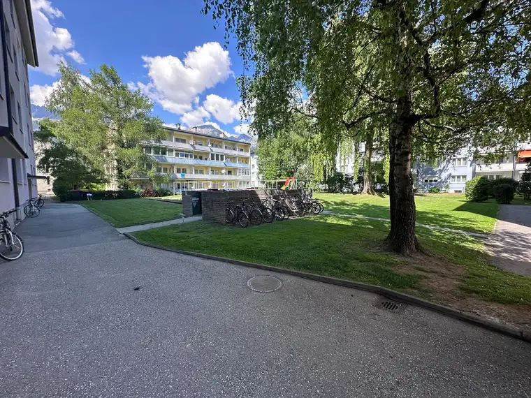 Helles Büro mit 2 Räumen und WC mit Gartenblick in Innsbruck