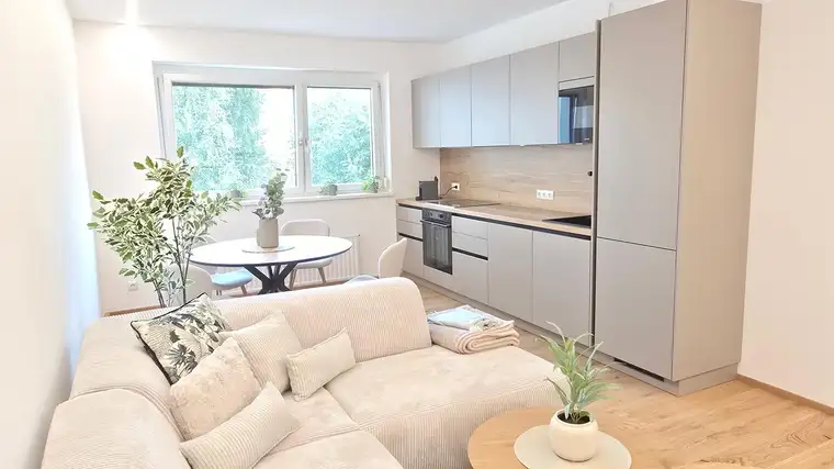 Moderne 3,5-Zimmer Wohnung mit Lift und Parkett in Wels