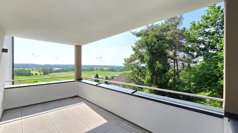 3-Zimmer-Wohnung mit Balkon, Weitblick und hochwertigem Bad – sofort verfügbar