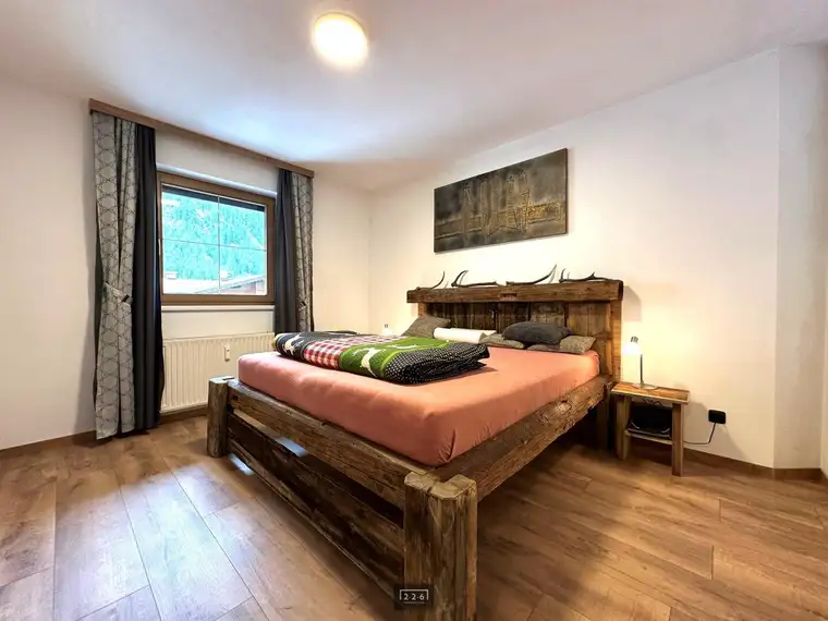 226 Immobilien: Idyllische 4-Zi-Wohnung mit TG-AP im Gschnitztal
