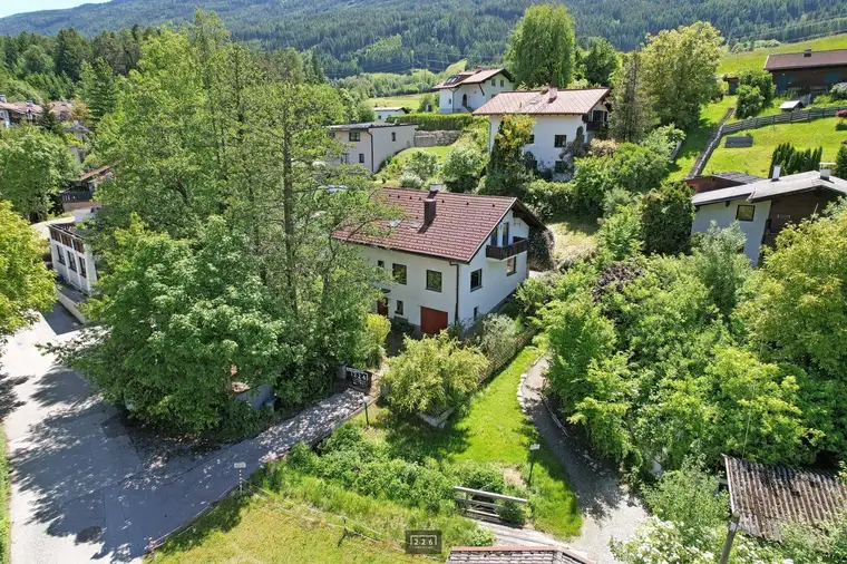 226 Immobilien: Sanierungsbedürftiges Haus in leichter Hanglage am Starkenbühel in 6073 SISTRANS