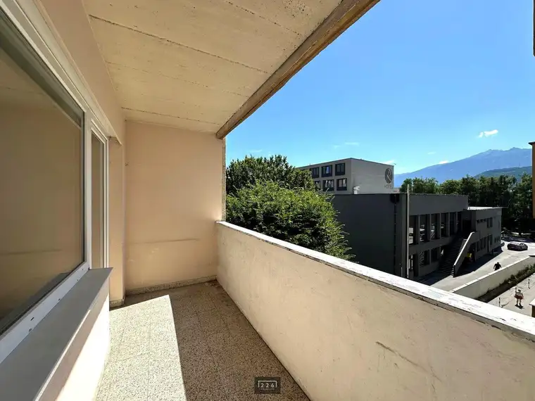 226 Immobilien: INNSBRUCK - renovierungsbedürftige 4-Zimmer-Wohnung mit Balkon Nähe der Innpromenade