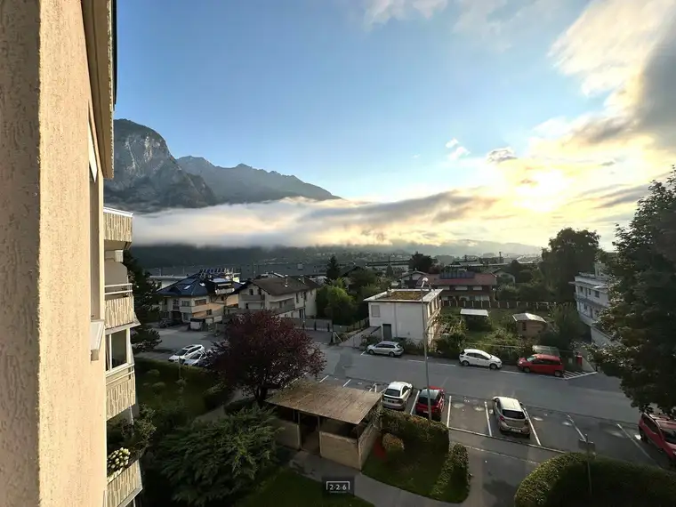 226 Immobilien: Sanierungsbedürftige 3-Zimmer-Whg. + separate Küche und Südloggia in VÖLS
