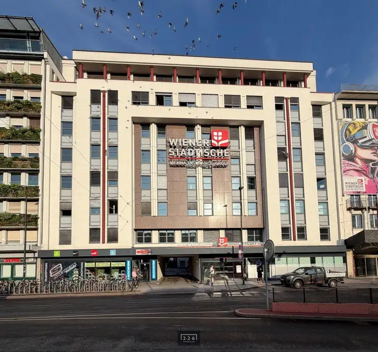 226 Immobilien: INNSBRUCK ZENTRUM: Großflächige Bürofläche (14 RÄUME / ca. 642 m² NF) über 2 Ebenen (TEILUNG MÖGLICH 1. ca. 249 m² und 2. ca. 393 m²) / ab sofort