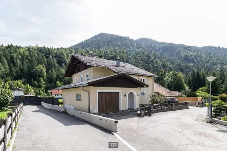 226 IMMOBILIEN: Grundstück mit Altbestand am Tor zum Karwendel