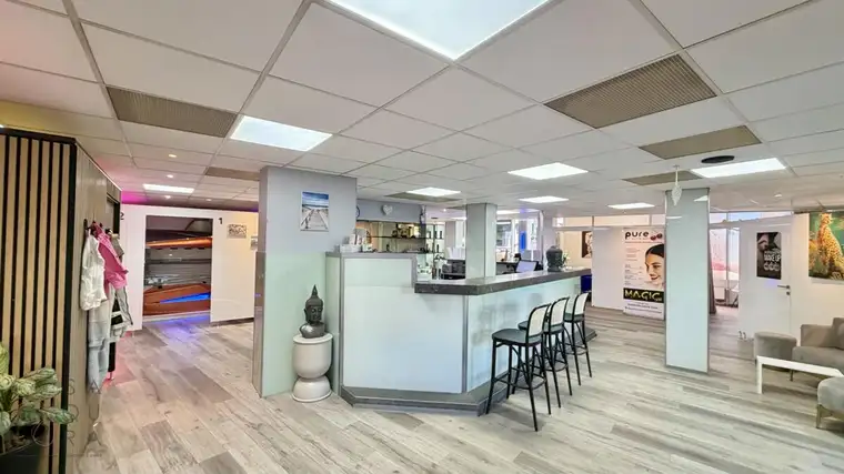 Modernes Kosmetik- &amp; Sonnenstudio – Voll ausgestattet, sofort startklar