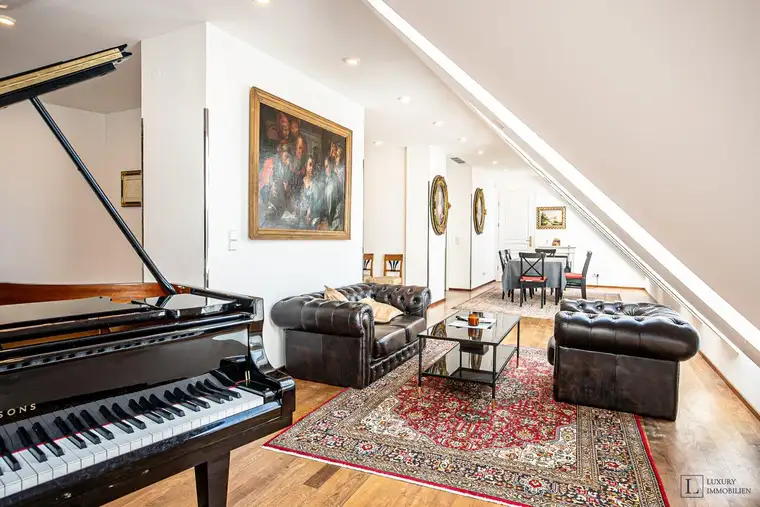 Elegante Wohnung im historischen Wiener Altbau mit Panoramablick und Terrassen