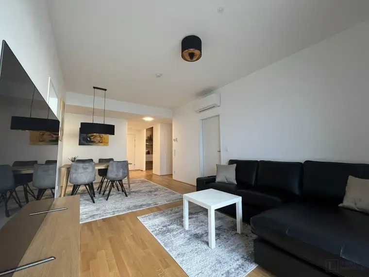 Wohnung im 36 Stockwerk mit Blick Richtung Innere Stadt