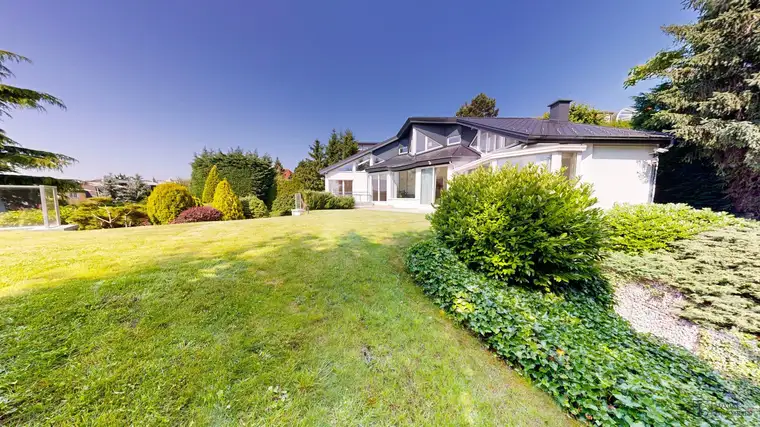 Architektenvilla zur Miete am Ölberg – Leben mit Weitblick und Privatsphäre