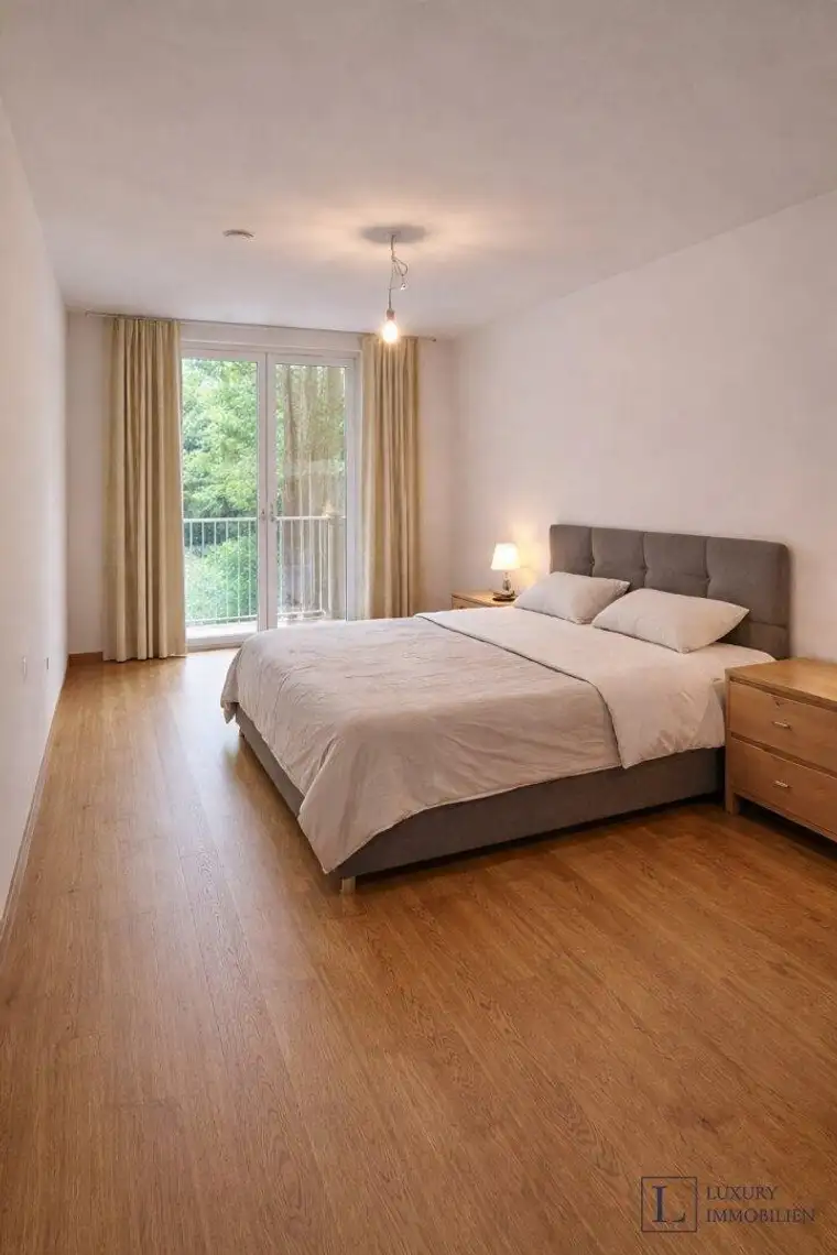 Charmante Wohnung mit Balkon und Blick auf den grünen Park