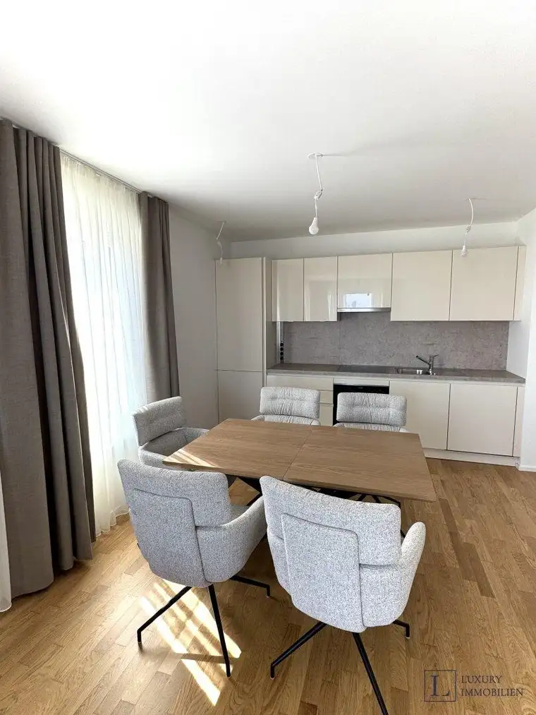 *Erstbezug* Helle 3-Zimmer-Wohnung mit Möbeln in einem modernen Wohnkomplex