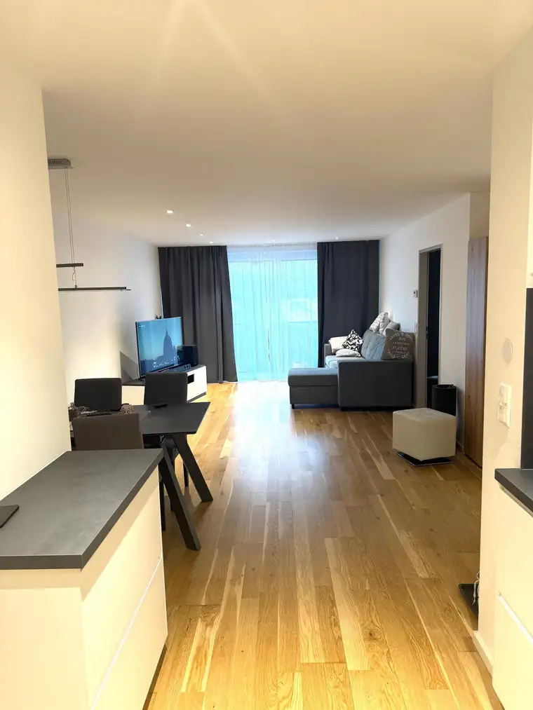 Möbelierte 2 Zimmer Wohnung,Parkplatz, nähe PMU,Balkon