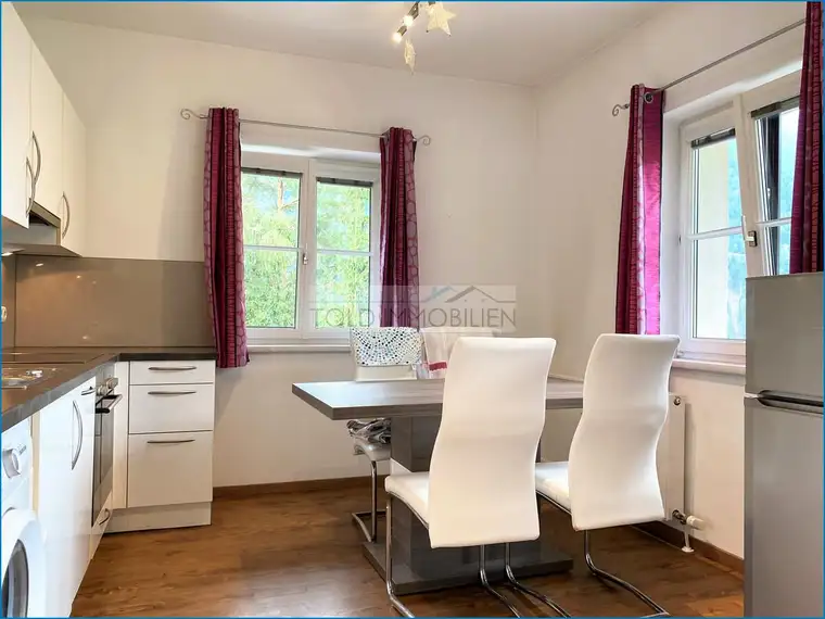 gemütliche Wohnung mit 2 Schlafzimmern, Bädern und Balkonen