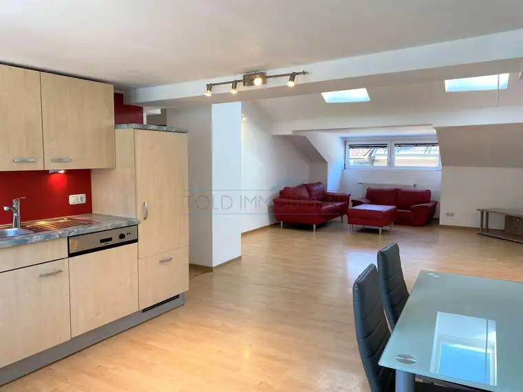 Dachgeschoß-Wohnung in zentraler Lage