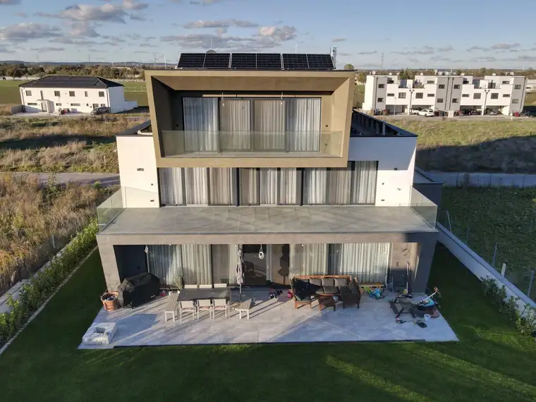 Energieeffiziente, supercoole Architekten-Villa mit exklusiver Ausstattung am Wiener Stadtrand