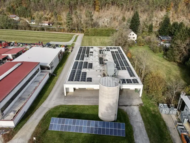 Investitionsgelegenheit / Vielseitig verwendbare Gewerbeliegenschaft für Produktion oder Logistik plus aufgeschlossenes Baugrundstück