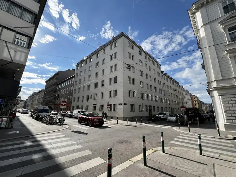 Renovierungsbedürftige Zwei-Zimmer-Wohnung in Margareten