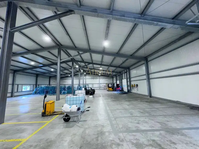Neu errichtete Lagerhalle in Himberg bei Wien