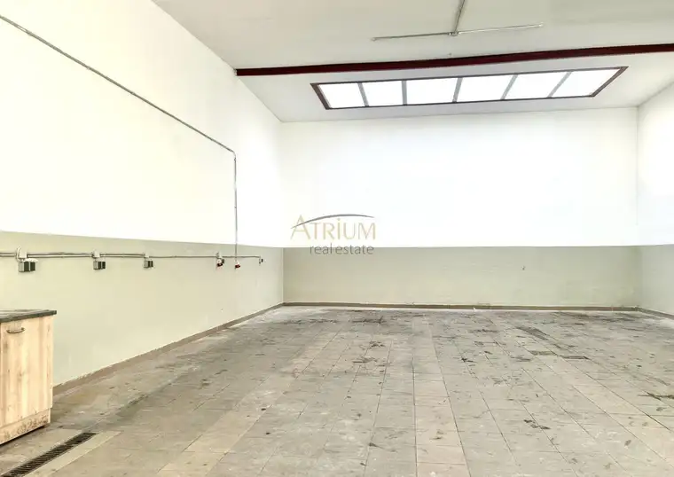 Warmhalle geeignet für Betriebsanlagengenehmigung - Direkte Anbindung zur B17 Richtung Wien.