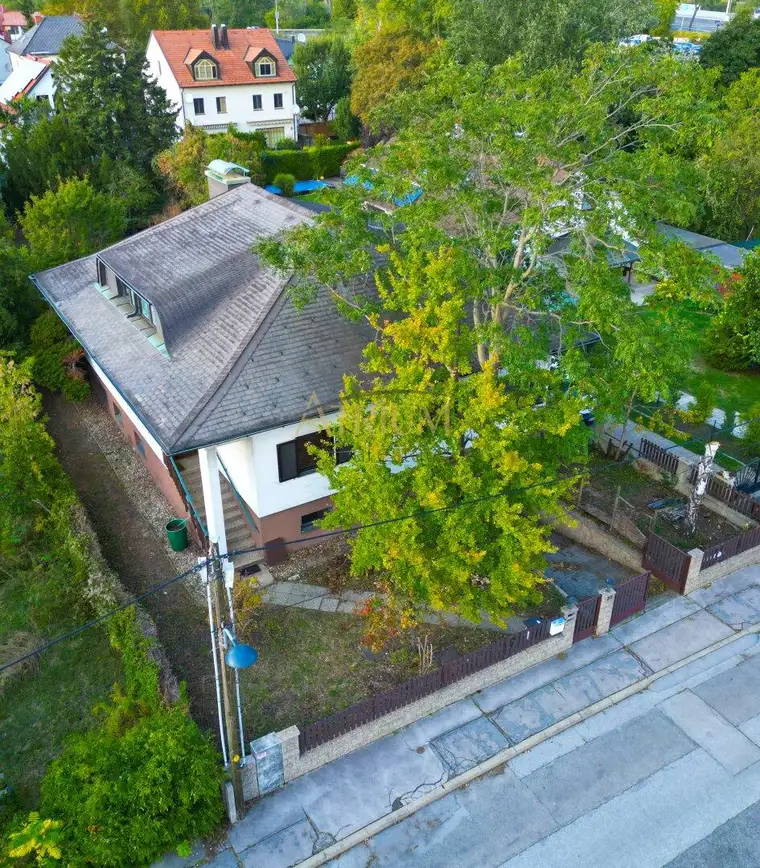 Charmantes Einfamilienhaus mit hervorragendem Potenzial auf einem großzügigen 1.062 m² Grundstück