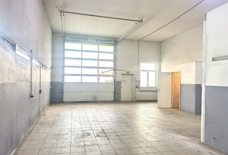 Top Deal // Knapp 130m² Gewerbehalle mit perfekter Verkehrsanbindung.