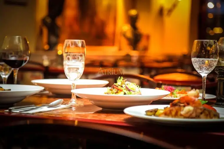 (Share Deal)! Absolute Toplage - Einmalige Chance auf Altwiener Kaffee-Restaurant mit großem Schanigarten