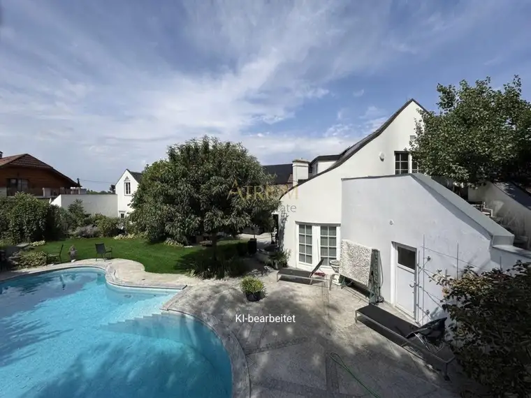 *** Nicht-08/15-Villa mit Pool, Wellnessbereich &amp; Heimkino ***