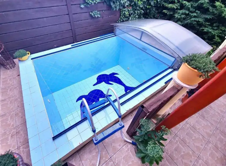 Urlaubsfeeling ganzjährig! | Pool | uneinsehbarer, großzügiger Garten | perfekte Raumaufteilung | niedrige Betriebskosten | mit Terrasse und Carport! |