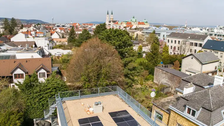 Fantastischer Rundum-Dachterrassenfernblick I Stadtvilla mit Naturpool im Zentrum Klosterneuburg I Doppelgarage I Fernsicht + Blick Stift Klosterneuburg