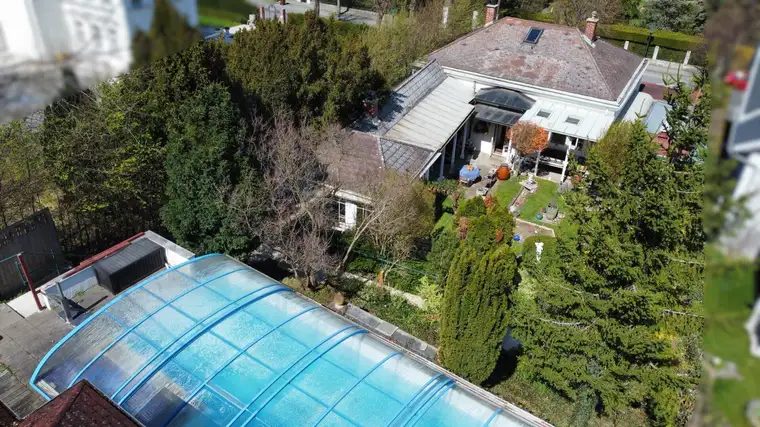 Villa mit Swimmingpool in Toplage
