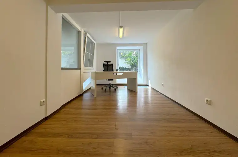 ALL INCLUSIVE MIETE: ca. 17m² Büro + Besprechungsraum! Glasfaser-Internet, Parkplatz etc.! PROVISIONSFREI!