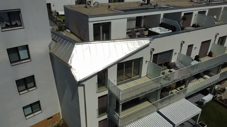 Traumwohnung mit uneinsehbarer Dachterrasse, E-Ladestation und Topausstattung