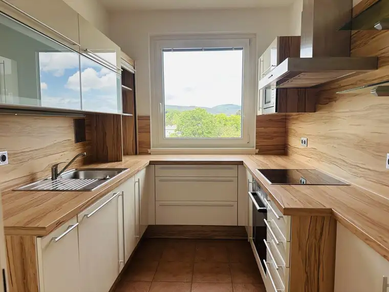 Zentrumslage Bad Vöslau: Dreizimmerwohnung mit ostseitiger Terrasse