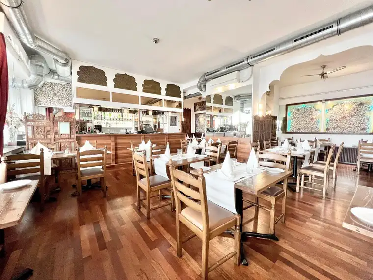 Toplage im 1. Bezirk: Vollausgestattetes Restaurant I Unbefristeter Mietvertrag I Stammkundschaft I 40+ Sitzplätze