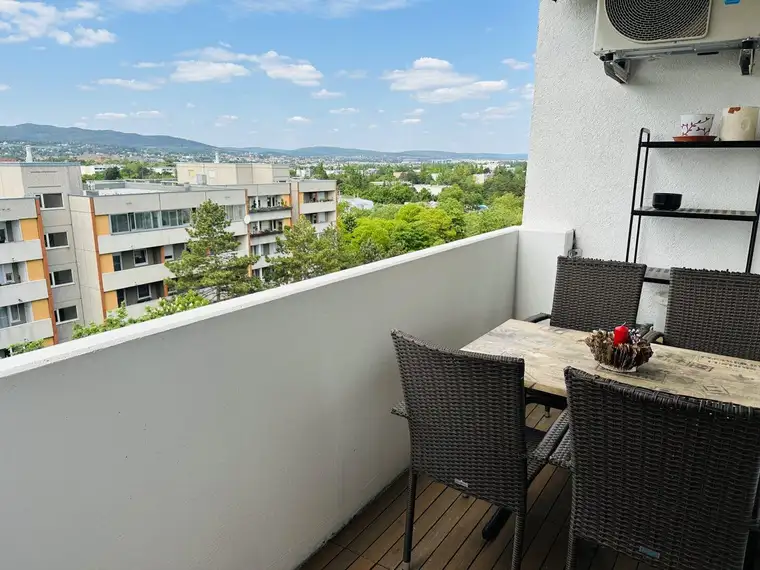 Hochwertig renovierte Vierzimmerwohnung mit fantastischem Fernblick. Einziehen und Wohlfühlen!