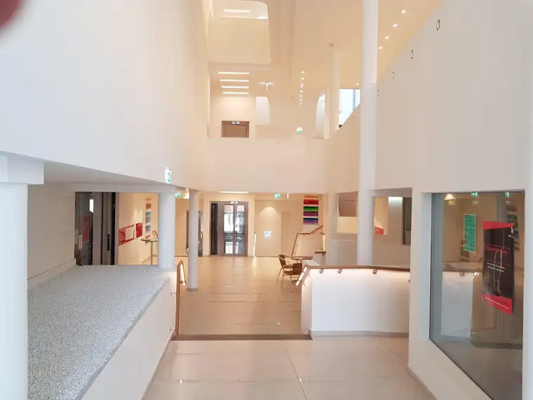 gemütlicher Ordinationsraum I Nähe Schlossberg und Zentrum Hainburg