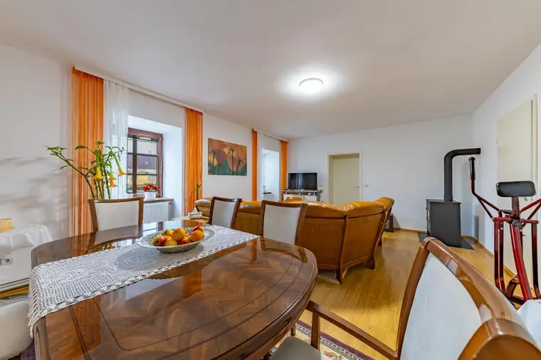 GEMÜTLICHES BAUERNHAUS IN RUHIGER LAGE! IDEAL AUCH ALS ZWEITWOHNSITZ ODER WOCHENENDHAUS!