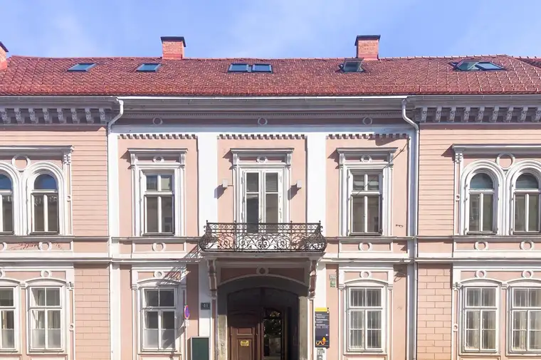 Sanierte Altbauwohnung mit schönem Innenhof im Zentrum von Graz