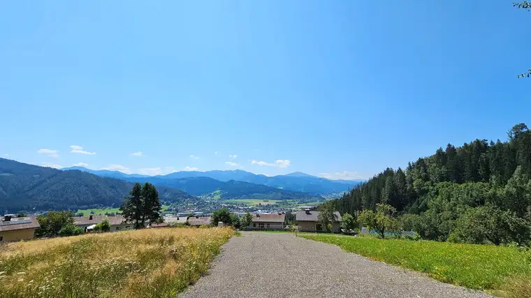 Baugrundstück mit Bergpanorama und Top Anbindung