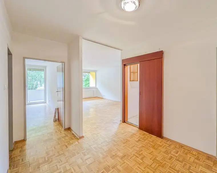Helle 2- Zimmer Wohnung mit Parkplatz und großem Balkon - Graz Gösting