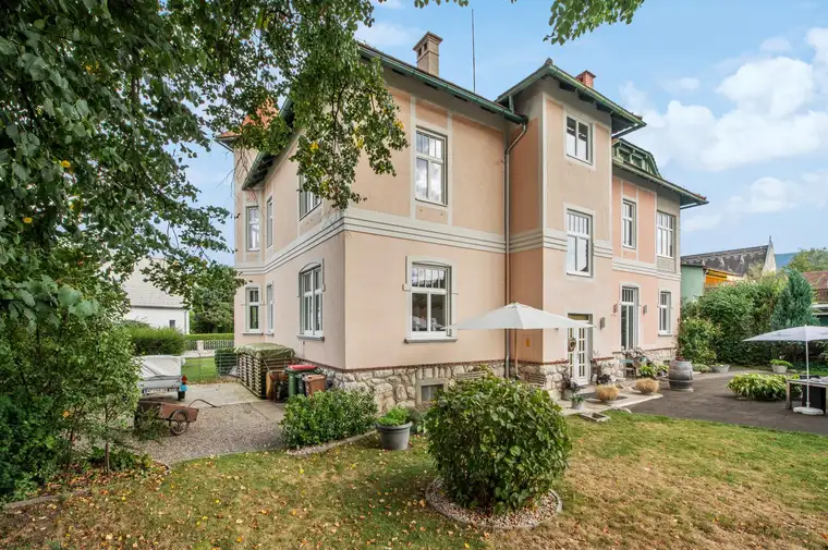 Wohntraum im Jugendstil - saniert und wieder zum Leben erweckt -