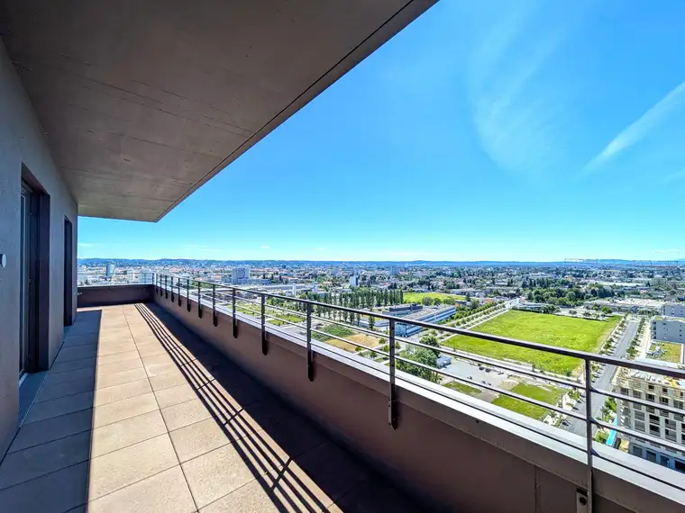 Mirror Tower | 3-Zimmer Wohnung mit 40m² Terrasse im 18.Stock | Reininghauspark