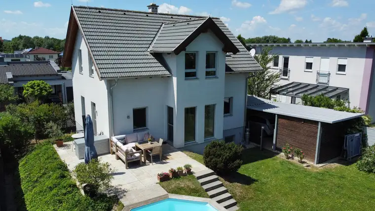 Familienfreundliches Wohlfühlhaus mit viel Platz, großem Wohnkeller tollem Garten und Pool