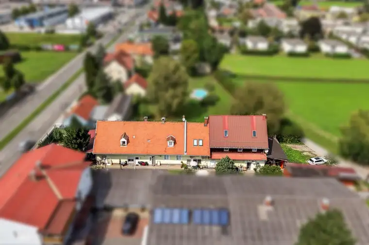 Grundstück mit Altbestand (10 Tops) zum Um- / Ausbauen
