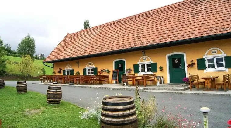 Buschenschank und Heuriger mit Weingarten und Wohnhaus