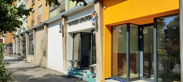 Beim Hauptbahnhof: 4 Shops, 1 Wohnung, 2 Garagen, 1 Lager - 5,6% IST Rendite