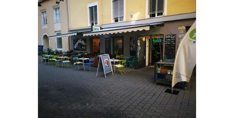 Voll ausgestattetes Kaffeehaus/Restaurant Nähe Kunsthaus