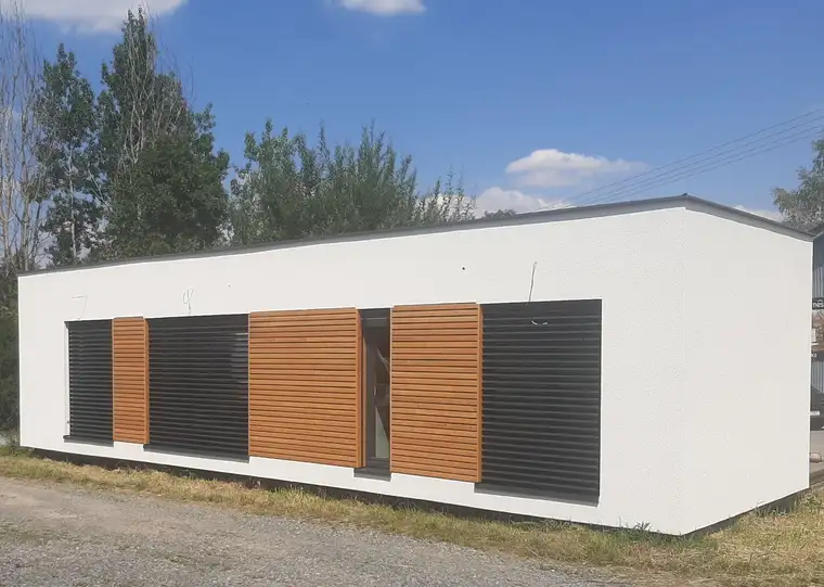 Günstiges fertiggestelltes Modulhaus für Ihr Grundstück, als Büro oder Praxis geeignet, österreichweite Lieferung möglich, derzeitiger Standort in Pilsen (Tschechien)