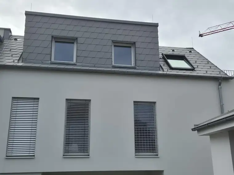 Dachgeschoss Wohnung mit Terrasse und Stellplatz, vermietet bis Juni 2026